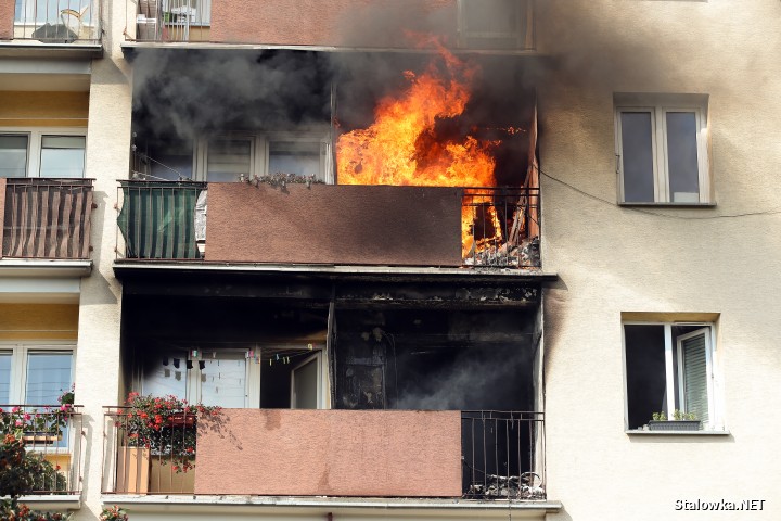 Stalowa Wola: pożar w bloku na Okulickiego.