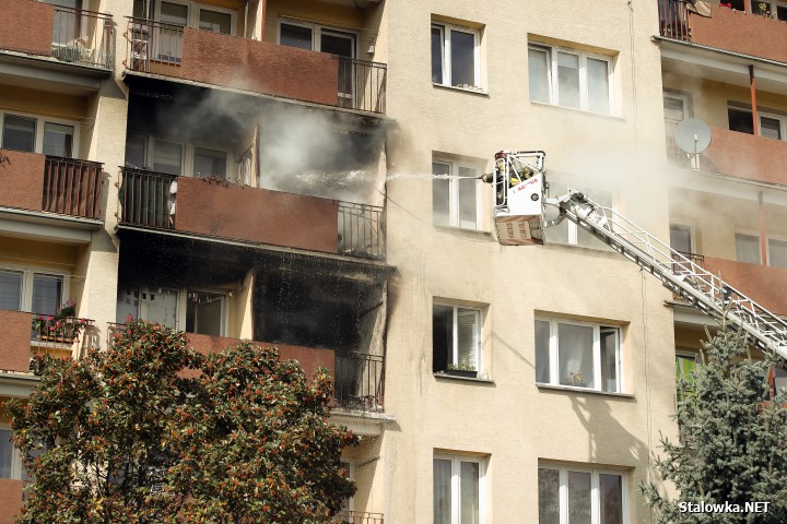 Stalowa Wola: pożar w bloku na Okulickiego.