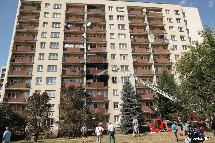 Stalowa Wola: pożar w bloku na Okulickiego.