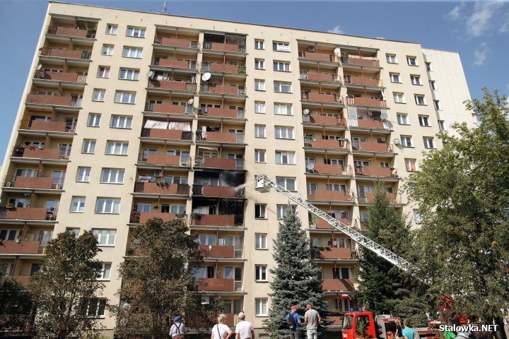 Stalowa Wola: pożar w bloku na Okulickiego.