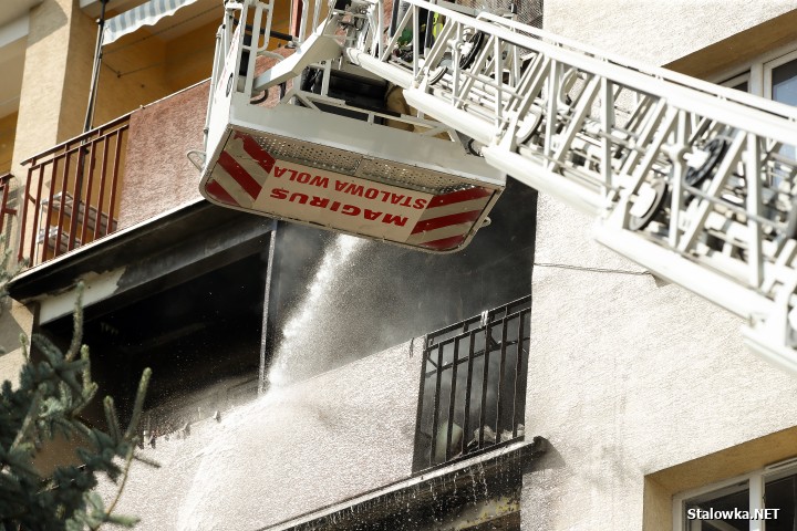 Stalowa Wola: pożar w bloku na Okulickiego.