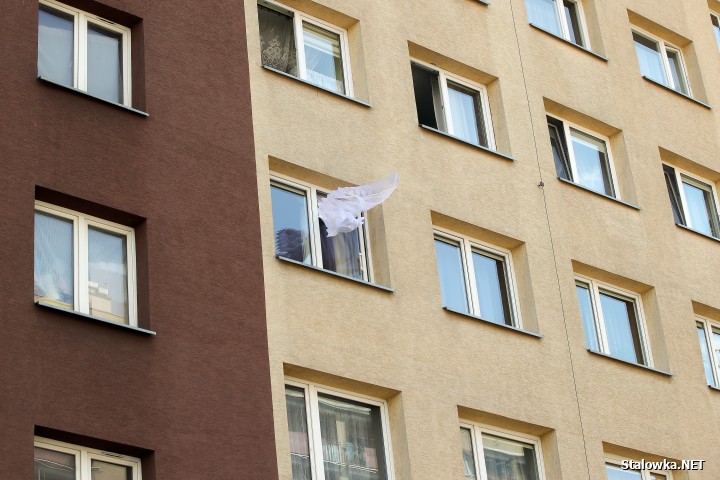 Stalowa Wola: pożar w bloku na Okulickiego.