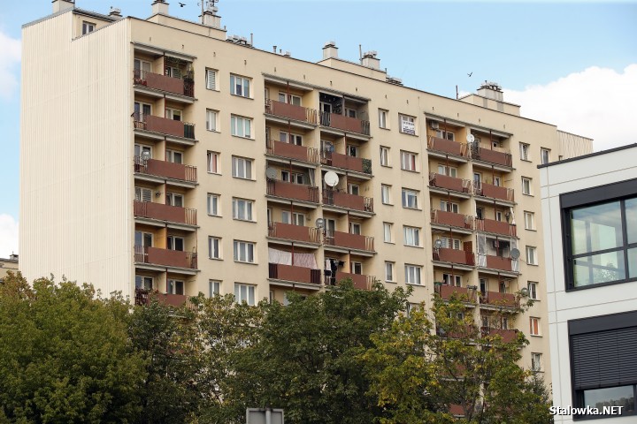 Stalowa Wola: pożar w bloku na Okulickiego.