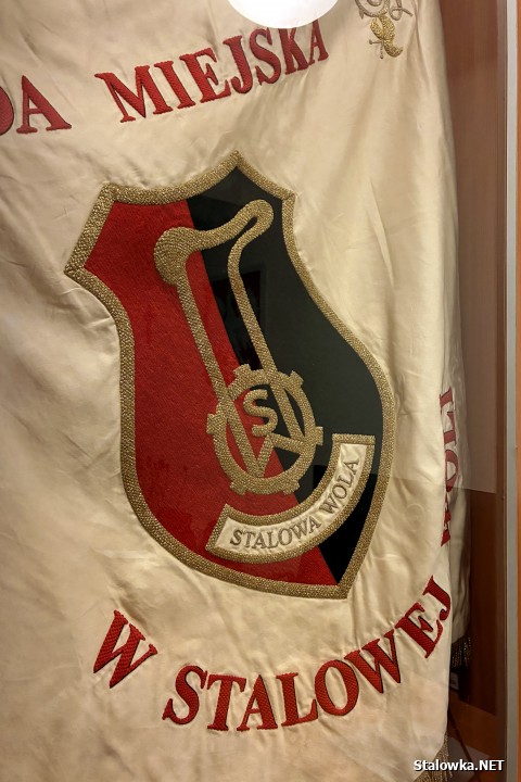 Sztandar Rady Miejskiej w Stalowej Woli.