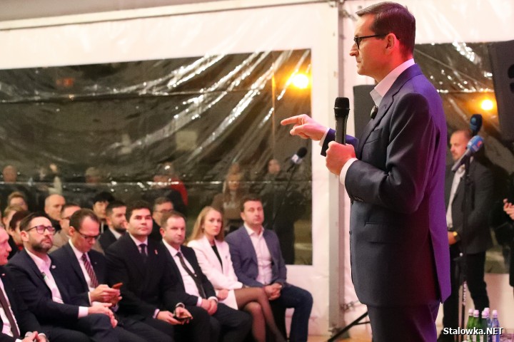 Morawiecki i Obajtek na spotkaniu w Stalowej Woli.