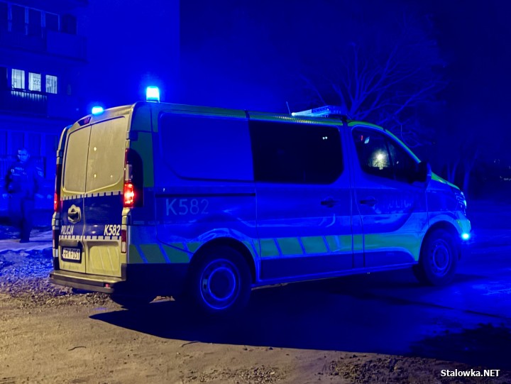 Zdymienie w pierwszej klatce w wieżowcu przy alejach Jana Pawła II 52 w Stalowej Woli na osiedlu Poręby.