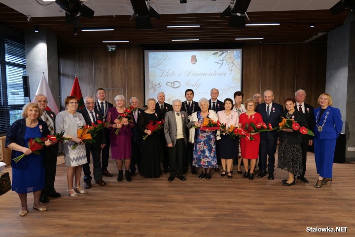 30 listopada 2025 roku zgromadziła w Centrum Aktywności Seniora w Stalowej Woli 32 pary obchodzące swoje złote i diamentowe jubileusze.