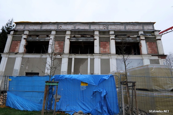 W budynku, gdzie niegdyś mieściło się kino Ballada trwają zaawansowane prace budowlane.