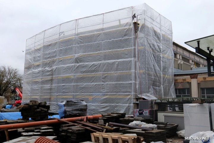 W budynku, gdzie niegdyś mieściło się kino Ballada trwają zaawansowane prace budowlane.