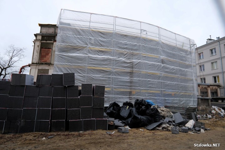 W budynku, gdzie niegdyś mieściło się kino Ballada trwają zaawansowane prace budowlane.