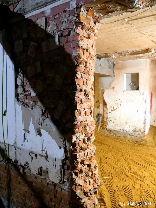 W budynku, gdzie niegdyś mieściło się kino Ballada trwają zaawansowane prace budowlane.