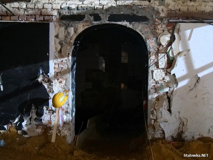 W budynku, gdzie niegdyś mieściło się kino Ballada trwają zaawansowane prace budowlane.