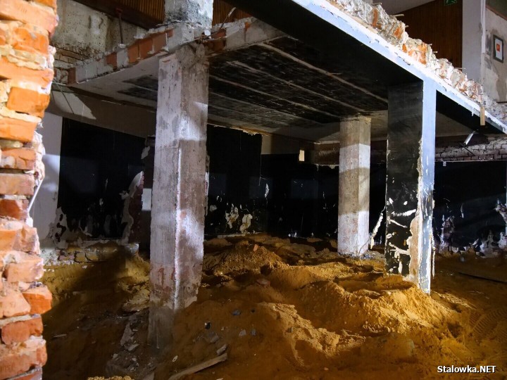 W budynku, gdzie niegdyś mieściło się kino Ballada trwają zaawansowane prace budowlane.