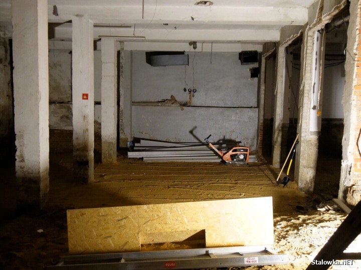 W budynku, gdzie niegdyś mieściło się kino Ballada trwają zaawansowane prace budowlane.