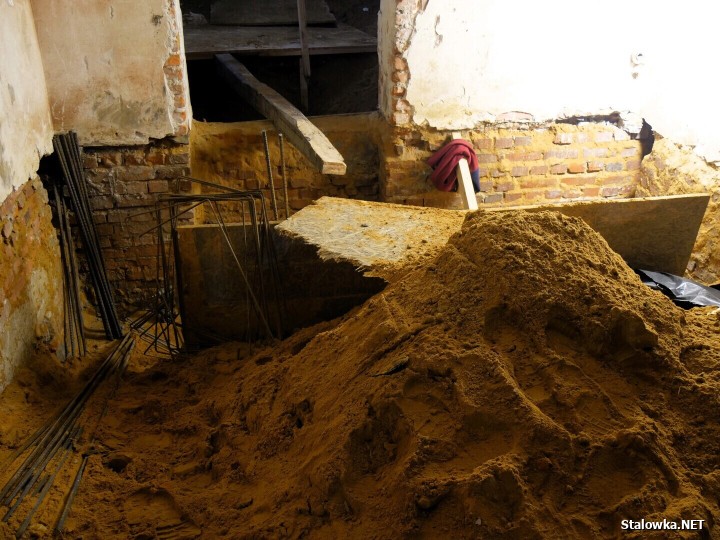 W budynku, gdzie niegdyś mieściło się kino Ballada trwają zaawansowane prace budowlane.