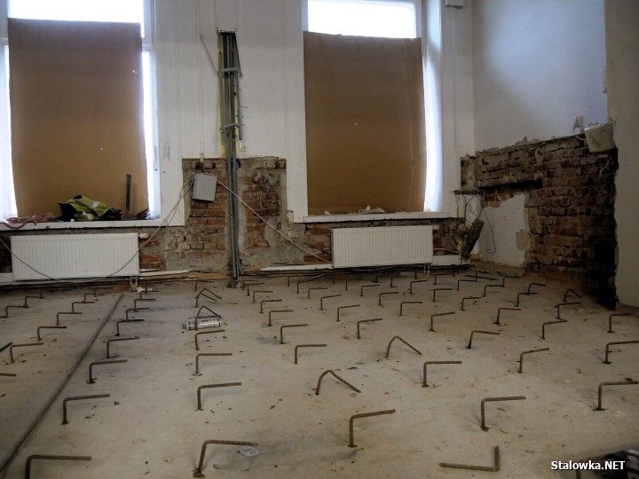 W budynku, gdzie niegdyś mieściło się kino Ballada trwają zaawansowane prace budowlane.