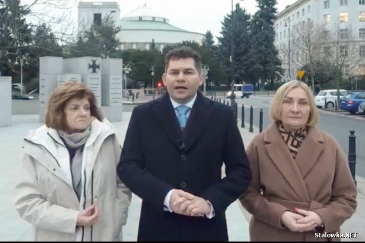 W Warszawie prezydentowi towarzyszyli współpracownicy i przedstawiciele inwestora oraz radni miejscy.