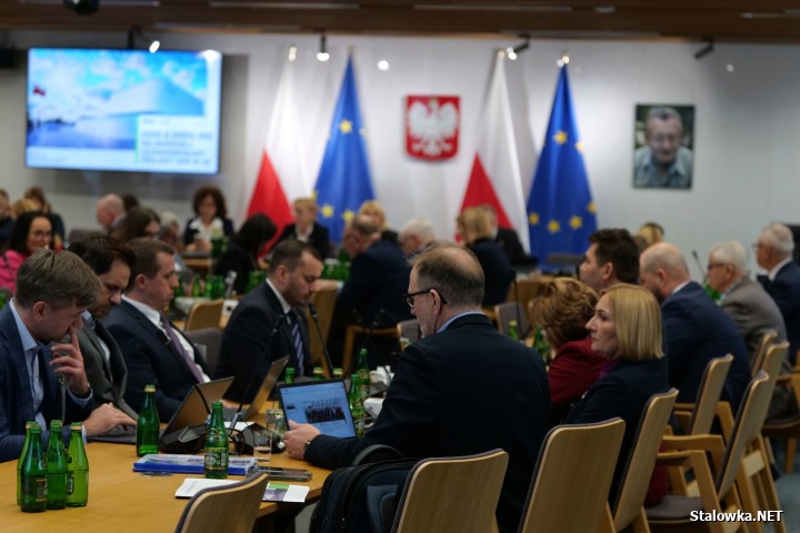 5 minut o atomie - tyle czasu na przedstawienie projektu na temat budowy małego reaktora SMR BWX-300 w Stalowej Woli dostali inwestorzy Orlen i Synthos Green Energy.