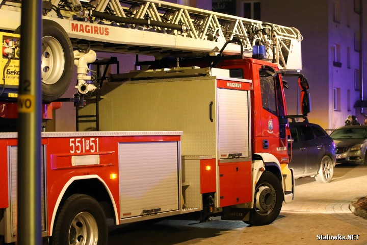 Akcja straży pożarnej w bloku na osiedlu Śródmieście.