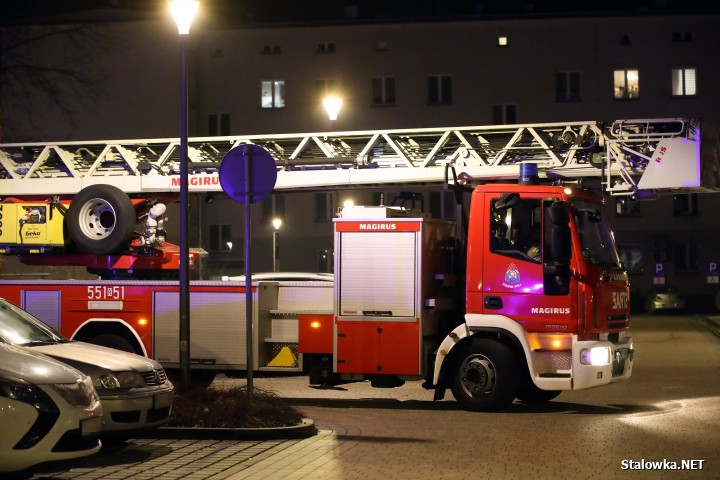 Akcja straży pożarnej w bloku na osiedlu Śródmieście.