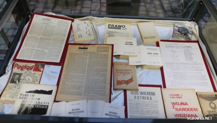 W holu, na parterze budynku Biblioteki Głównej oglądać można od dziś wystawę pt. 13 grudnia 81` - Pamiętamy!