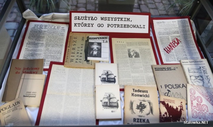 W holu, na parterze budynku Biblioteki Głównej oglądać można od dziś wystawę pt. 13 grudnia 81` - Pamiętamy!