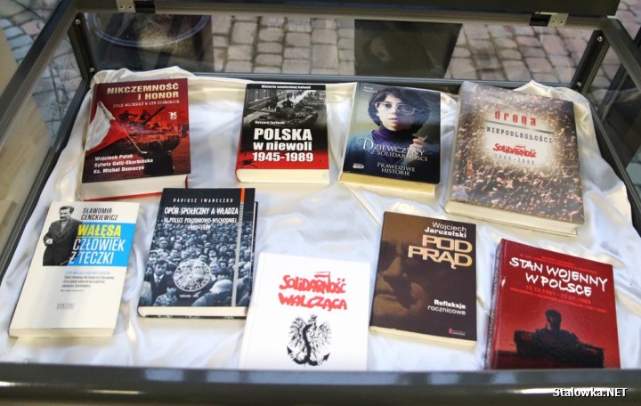 W holu, na parterze budynku Biblioteki Głównej oglądać można od dziś wystawę pt. 13 grudnia 81` - Pamiętamy!