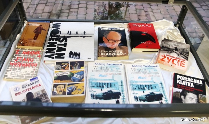 W holu, na parterze budynku Biblioteki Głównej oglądać można od dziś wystawę pt. 13 grudnia 81` - Pamiętamy!