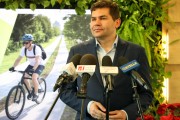 Konferencja prasowa dotycząca dofinansowania modernizacji ciągów pieszo-rowerowych na terenie Stalowej Woli.