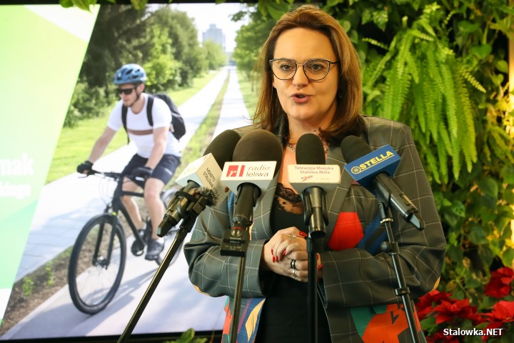 Konferencja prasowa dotycząca dofinansowania modernizacji ciągów pieszo-rowerowych na terenie Stalowej Woli.