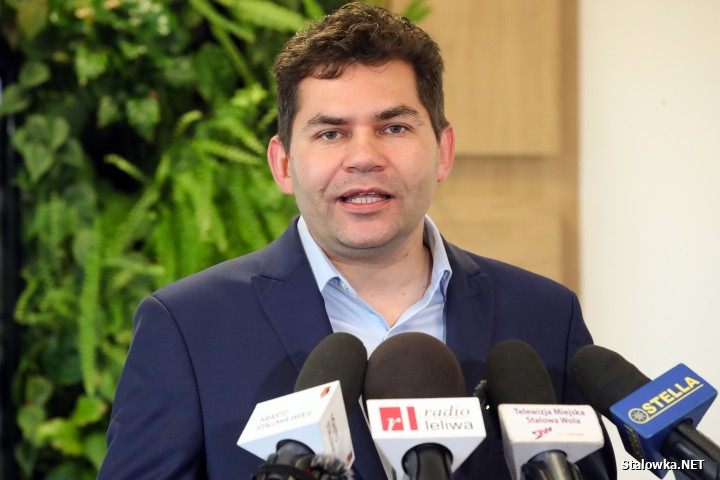 Konferencja prasowa dotycząca dofinansowania modernizacji ciągów pieszo-rowerowych na terenie Stalowej Woli.