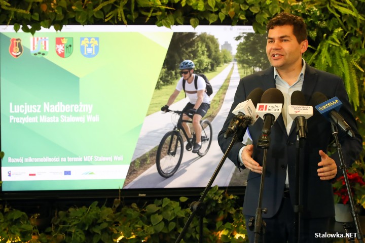 Konferencja prasowa dotycząca dofinansowania modernizacji ciągów pieszo-rowerowych na terenie Stalowej Woli.