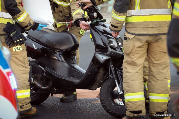 Na wiadukcie na ulicy Komisji Edukacji Narodowej w Stalowej Woli doszło do wypadku z udziałem skutera.