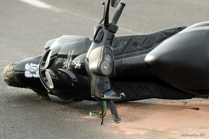 Na wiadukcie na ulicy Komisji Edukacji Narodowej w Stalowej Woli doszło do wypadku z udziałem skutera.