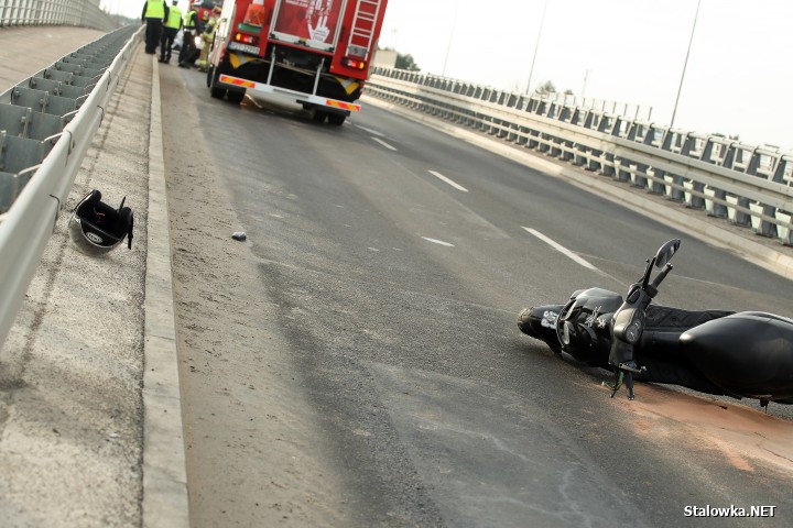 Na wiadukcie na ulicy Komisji Edukacji Narodowej w Stalowej Woli doszło do wypadku z udziałem skutera.