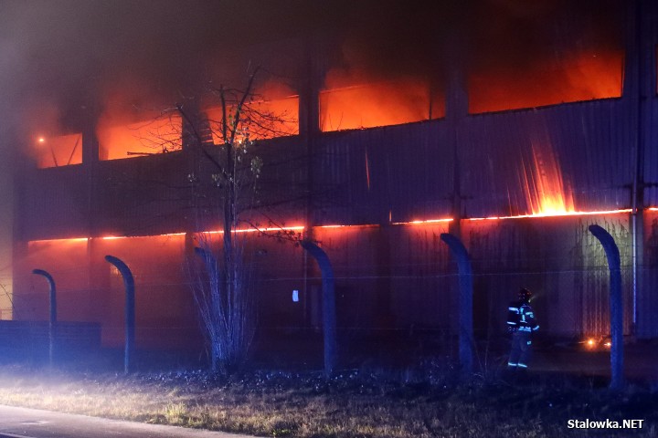 Pożar hali z paliwami alternatywnymi.