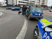 Mundurowi, przejeżdżając przez jedno ze stalowowolskich rond, zauważyli mężczyznę idącego środkiem jezdni.