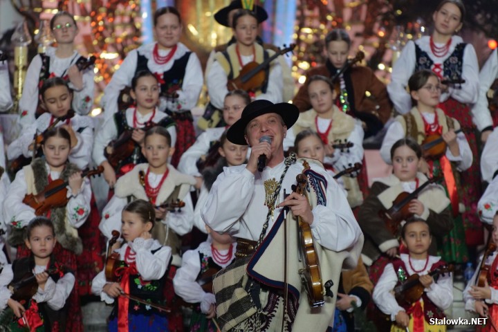 W murach Bazyliki Konkatedralnej Matki Bożej Królowej Polski zabrzmiała muzyka, która połączyła pokolenia i serca - koncert kolęd i pastorałek w wykonaniu Akademii Ciupaga.