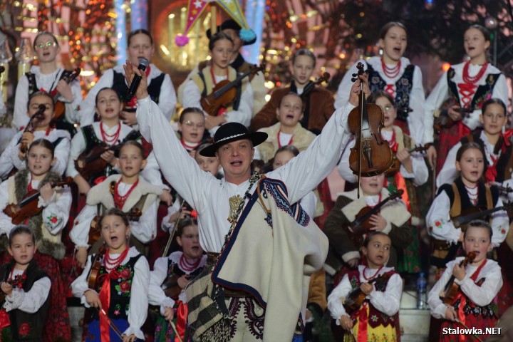 W murach Bazyliki Konkatedralnej Matki Bożej Królowej Polski zabrzmiała muzyka, która połączyła pokolenia i serca - koncert kolęd i pastorałek w wykonaniu Akademii Ciupaga.