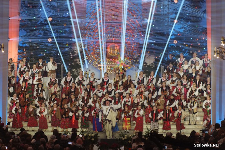 W murach Bazyliki Konkatedralnej Matki Bożej Królowej Polski zabrzmiała muzyka, która połączyła pokolenia i serca - koncert kolęd i pastorałek w wykonaniu Akademii Ciupaga.