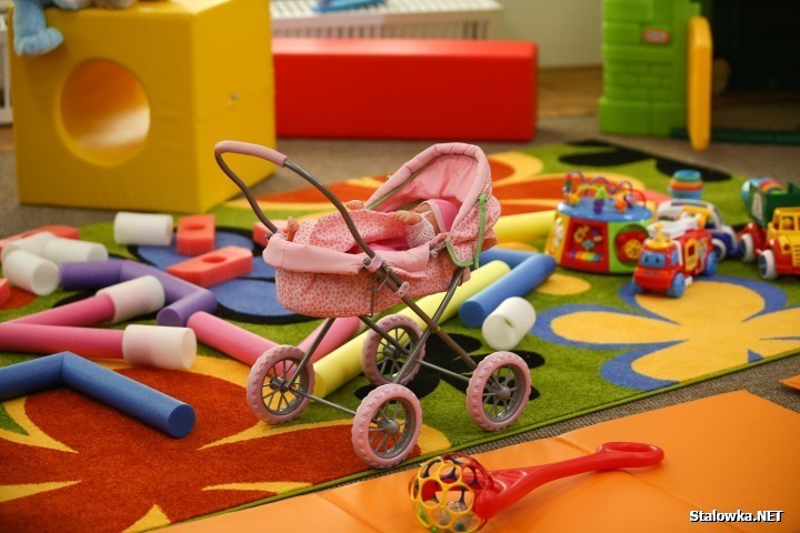 Urząd Miasta w Stalowej Woli przedstawił statystyki z Urzędu Stanu Cywilnego za rok 2025. Po raz pierwszy od kilku lat liczba urodzeń przekroczyła liczbę zgonów. Jest też więcej ślubów niż rozwodów.