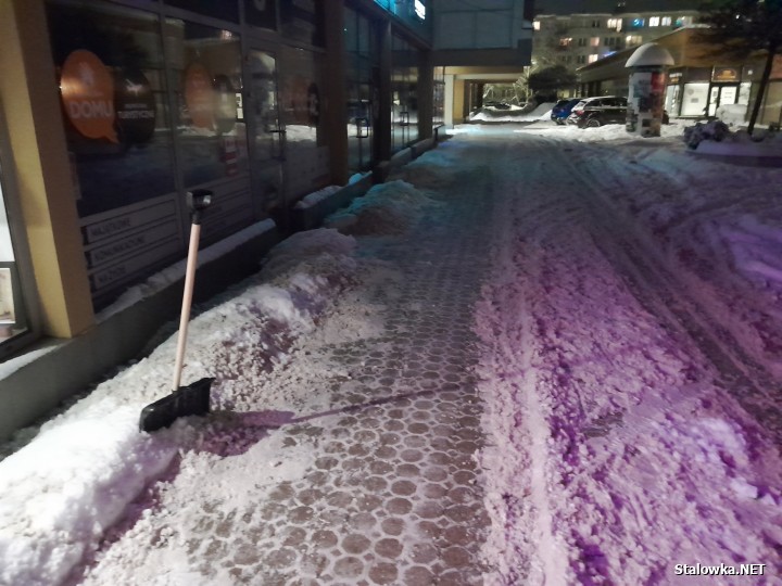 Stalowi Patrioci ruszyli z łopatami na miasto, aby wesprzeć służby w odśnieżaniu.