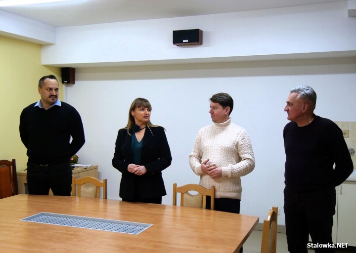 44-letni Michał Stachów z Jeleniej Góry (z lewej) zastąpi Andrzeja Komsa na stanowisku dyrektora Ambulatorium.