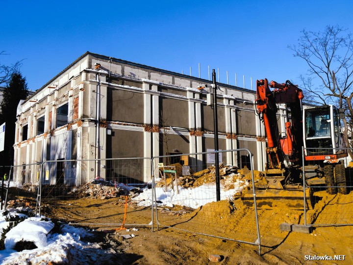 Istotnym elementem realizacji inwestycji jest ścisły nadzór konserwatorski. Zachowane i odtworzone zostaną charakterystyczne detale architektoniczne.