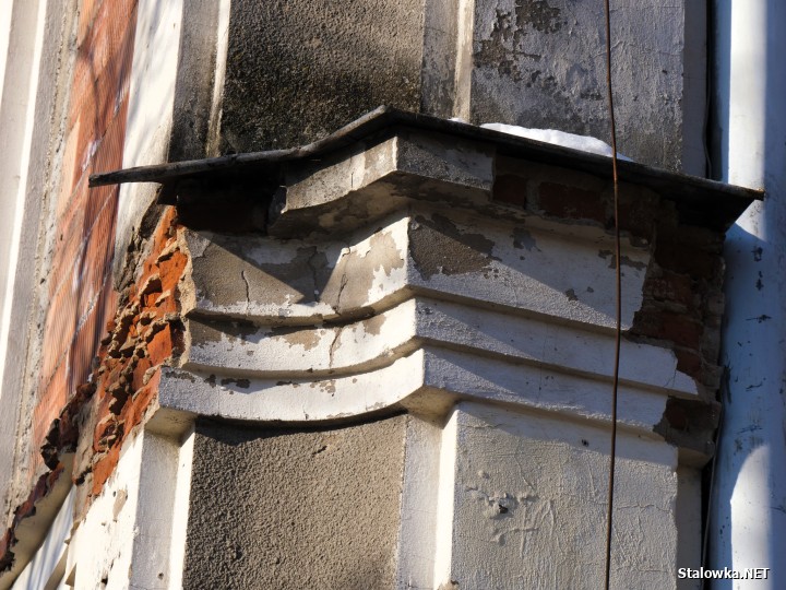 Istotnym elementem realizacji inwestycji jest ścisły nadzór konserwatorski. Zachowane i odtworzone zostaną charakterystyczne detale architektoniczne.