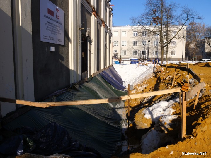 Istotnym elementem realizacji inwestycji jest ścisły nadzór konserwatorski. Zachowane i odtworzone zostaną charakterystyczne detale architektoniczne.