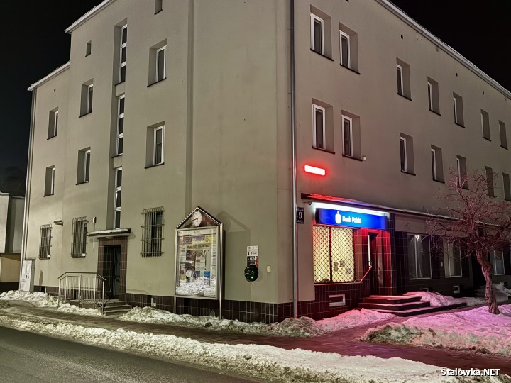 Czujnik jakości powietrza na budynku Urzędu Miasta w Stalowej Woli.