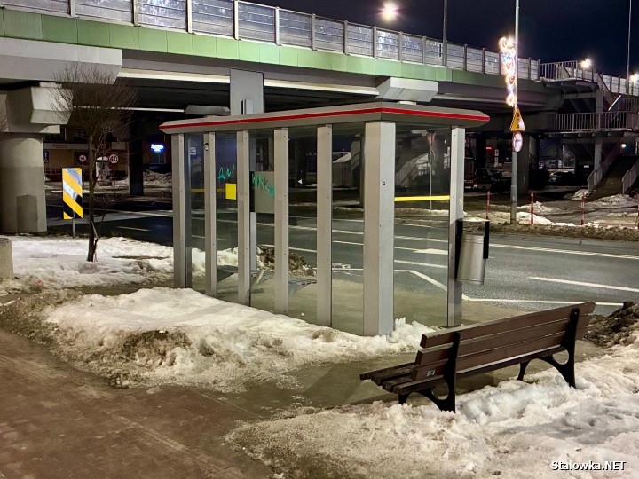 Nie żyje kobieta. Do zgonu doszło na przystanku autobusowym.