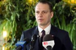 Poseł Rafał Weber (PiS) na konferencji prasowej w biurowcu Mostostal w Stalowej Woli.