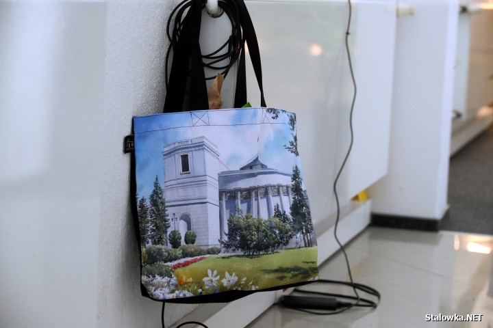 Poseł Rafał Weber (PiS) na konferencji prasowej w biurowcu Mostostal w Stalowej Woli.